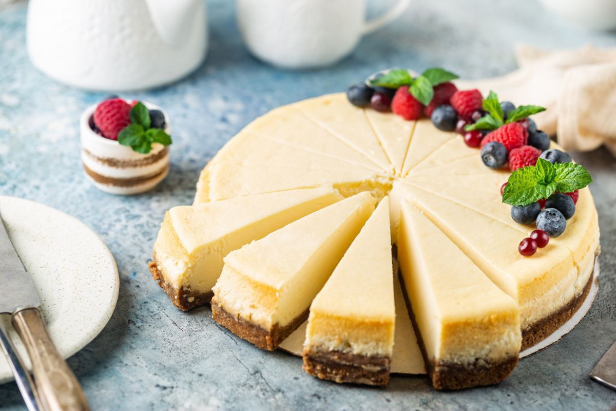 New York vs. Philadelphia cheesecake, cheesecake differences, New York and Philadelphia cheesecake comparison,philadelphia cheesecake recipe