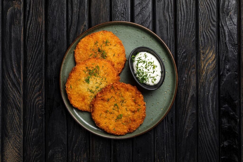 salmon cakes recipe,alternatives to breadcrumbs,breadcrumb substitutes for salmon patties,non-breadcrumb binders for patties;